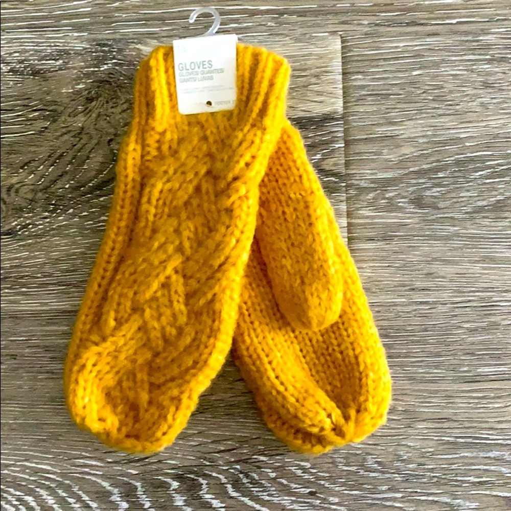 NWT Forever 21 mustard yellow cable knit mittens